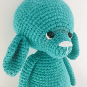 Amigurumi zöld nyuszika szívecskével - lógó fülű horgolt nyuszi - új kedvenc gyermekednek - játék & sport - plüssállat & játékfigura - nyuszi - Meska.hu