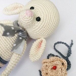 Amigurumi nyuszi sállal virággal - lógó fülű nyúl - lányoknak/fiúknak alvópajti - játék & sport - plüssállat & játékfigura - nyuszi - Meska.hu