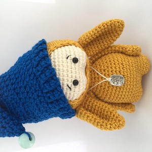 Horgolt amigurumi nyuszi csipke szoknyában sapkával és made with love nyaklánccal - játék & sport - plüssállat & játékfigura - nyuszi - Meska.hu