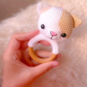 Amigurumi foltos cica csörgő babáknak - játék & sport - plüssállat & játékfigura - cica - Meska.hu
