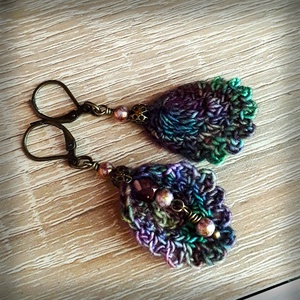 Legyezős, gyapjú fülbevaló - Meska.hu