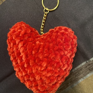 Horgolt szív kulcstartó - Meska.hu