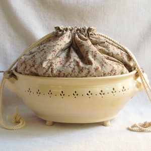 Fehér áttört kenyértartó, mintás kenyeres zsákkal. - Meska.hu