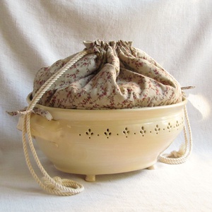 Fehér áttört kenyértartó, mintás kenyeres zsákkal. - otthon & életmód - konyhafelszerelés, tálalás - konyhai tárolás - kenyértartó - Meska.hu Fehér áttört kenyértartó, mintás kenyeres zsákkal. - otthon & életmód - konyhafelszerelés, tálalás - konyhai tárolás - kenyértartó - Meska.hu