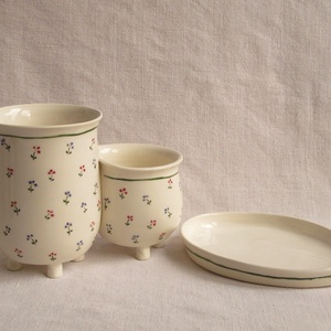 Evőeszköz szárító, két részes, mélyített díszítéssel, rózsaszín festett virágokkal - táska & tok - uzsonna- & ebéd tartó - evőeszköz tartó - Meska.hu