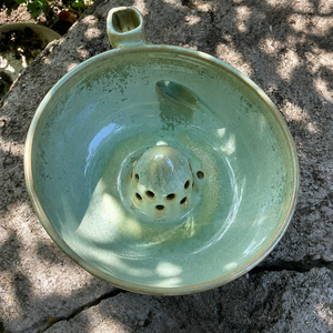 Kézzel készített kerámia szűrőtál - berry bowl XL - otthon & életmód - konyhafelszerelés, tálalás - tálalás - kínálótál - Meska.hu