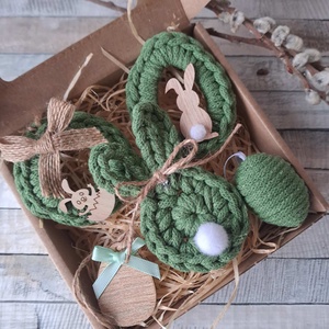 Húsvéti horgolt díszek dobozban - ünnepi díszek, dekorációk - húsvéti díszek és dekorációk - húsvéti tojásfadíszek - Meska.hu