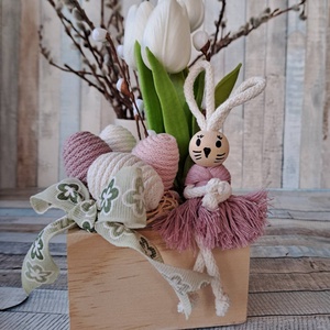 Húsvéti asztali dísz fa kaspóban, nyuszival, tojással, tulipánnal - ünnepi díszek, dekorációk - húsvéti díszek és dekorációk - húsvéti asztaldíszek - Meska.hu