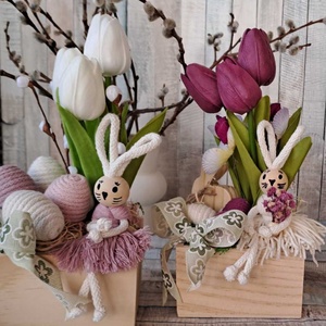 Húsvéti asztali dísz fa kaspóban, nyuszival, tojással, tulipánnal - ünnepi díszek, dekorációk - húsvéti díszek és dekorációk - húsvéti asztaldíszek - Meska.hu
