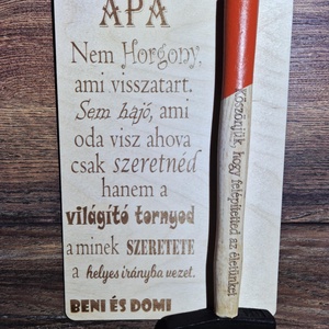 Egyedi ajándék Apáknak  gravírozott fa tábla  kalapáccsal  - művészet - szobor - fa - Meska.hu