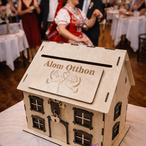 Menyecsketánc pénzgyűjtő házikó - esküvő - emlék & ajándék - doboz - Meska.hu