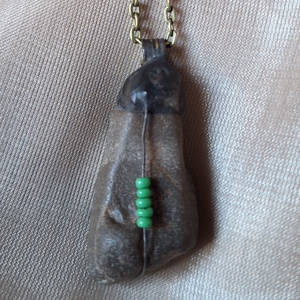 Antik hatású nyaklánc díszített kő medállal - Meska.hu