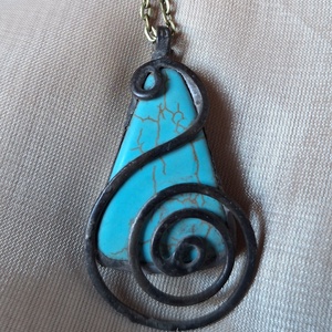 Antik hatású nyaklánc türkiz medállal csigavonalas díszítéssel, Ékszer, Nyaklánc, Medálos nyaklánc, Fémmegmunkálás, Ékszerkészítés, MESKA