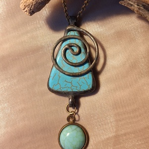 Antik hatású nyaklánc türkiz medál csigavonalas díszítéssel - Meska.hu