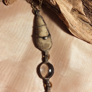 Antik hatású kő medál üveg kavicsos csüngővel, Ékszer, Nyaklánc, Medálos nyaklánc, Ékszerkészítés, Fémmegmunkálás, MESKA