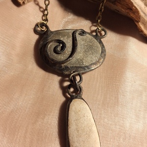 Antik hatású kő medál csigavonalas díszítéssel, Ékszer, Nyaklánc, Medálos nyaklánc, Ékszerkészítés, Fémmegmunkálás, MESKA