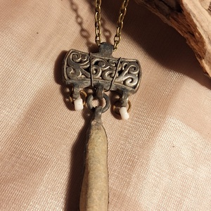 Antik hatású kő medál áttört  fém betéttel, Ékszer, Nyaklánc, Medálos nyaklánc, Ékszerkészítés, Fémmegmunkálás, MESKA