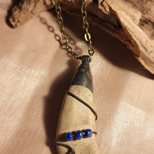 Antik hatású kő medál egyedi gyöngyös díszítéssel, Ékszer, Nyaklánc, Medálos nyaklánc, Ékszerkészítés, Fémmegmunkálás, MESKA