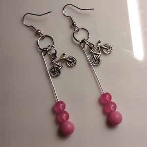 Bohókás Fülbevaló Mini Díszítésekkel - pink gyöngyökkel, bicikli charmmal. - ékszer - fülbevaló - lógó fülbevaló - Meska.hu