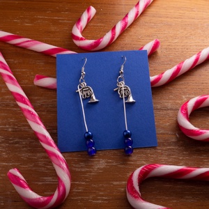 Bohókás Fülbevaló Mini Díszítésekkel - lila gyöngyökkel, kürt charmmal. - Meska.hu