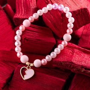 Bohókás Karkötő Mini Díszítésekkel - rózsaszín és pink gyöngyökkel, szivecske charmmal, Ékszer, Karkötő, Gyöngyös karkötő, Ékszerkészítés, MESKA