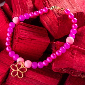 Bohókás Karkötő Mini Díszítésekkel - pink gyöngyökkel, százszorszép virágos charmmal , Ékszer, Karkötő, Gyöngyös karkötő, Ékszerkészítés, MESKA