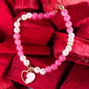 Bohókás Karkötő Mini Díszítésekkel - pink és fehér gyöngyökkel, szivecske charmmal, Ékszer, Karkötő, Gyöngyös karkötő, Ékszerkészítés, MESKA