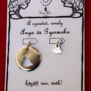 Anya-gyermek medálpár ezüstből kerek - ékszer - nyaklánc - medálos nyaklánc - Meska.hu Anya-gyermek medálpár ezüstből kerek - ékszer - nyaklánc - medálos nyaklánc - Meska.hu