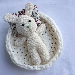 Nyuszi alszik (virágos) - játék & sport - plüssállat & játékfigura - nyuszi - Meska.hu