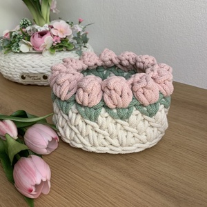 3D tulipános horgolt tároló kosár - Ekrü alap színes virággal, kicsi, Otthon & Életmód, Tárolás & Rendszerezés, Tárolókosár, Horgolás, MESKA