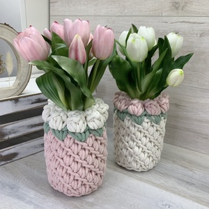 3D tulipános horgolt váza - Színes alap, Ekrü virággal - otthon & életmód - dekoráció - virágdísz és tartó - váza - Meska.hu