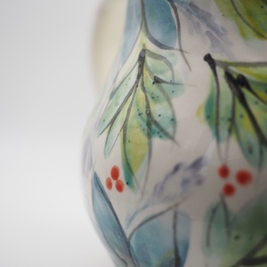 Korongozott, kék virágmintával díszített kerámia kancsó kékeszöld levelekkel - otthon & életmód - dekoráció - asztal és polc dekoráció - dekorációs tál, tartó - Meska.hu