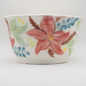 Korongozott, piros virágmintával díszített kerámia tál  metszett levelekkel, Otthon & Életmód, Dekoráció, Asztal és polc dekoráció, Dekorációs tál, tartó, , MESKA