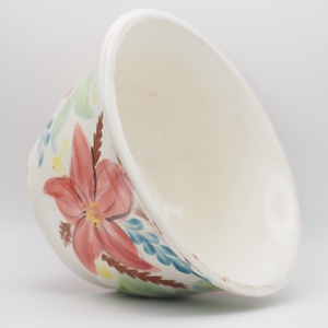 Korongozott, piros virágmintával díszített kerámia tál  metszett levelekkel - otthon & életmód - dekoráció - asztal és polc dekoráció - dekorációs tál, tartó - Meska.hu