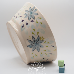 Korongozott, pasztell kék virágmintával díszített kerámia tál   - otthon & életmód - dekoráció - asztal és polc dekoráció - dekorációs tál, tartó - Meska.hu