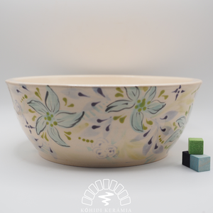 Pasztell kék virágmintával díszített kerámia tál   - Meska.hu