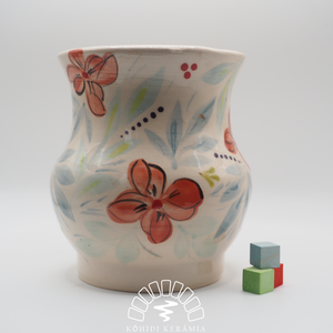 Korongozott, piros virágmintával díszített kerámia váza - Meska.hu