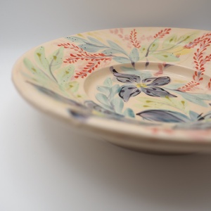 Kézzel készült kerámia tányér � virágmintával - otthon & életmód - konyhafelszerelés, tálalás - tálalás - tányér- és poháralátét - Meska.hu