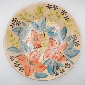 Kézzel készült kerámia tányér � piros virágmintával, Otthon & Életmód, Konyhafelszerelés, tálalás, Tálalás, Tányér- és poháralátét, Agyagozás, MESKA