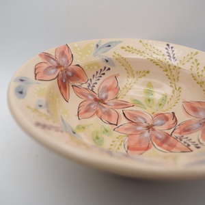 Kézzel készült kerámia mélytányér � piros virágmintával - otthon & életmód - konyhafelszerelés, tálalás - tálalás - tányér- és poháralátét - Meska.hu