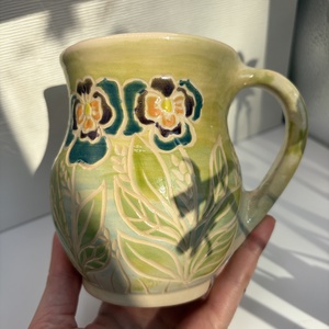 Kerámia bögre ibolya virágokkal - otthon & életmód - konyhafelszerelés, tálalás - tálalás - bögre & csésze - Meska.hu