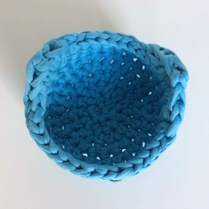 Türkizkék színű cica - róka, horgolt kosár, pólófonalból, ünnepekre is, gyermeknek, kék - ÖKO, zéró hulladék, zero waste - játék & sport - plüssállat & játékfigura - cica - Meska.hu