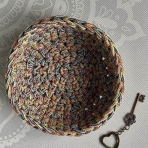 Horgolt kulcstartó kosár különleges fonalból - Kisherceg design - otthon & életmód - tárolás & rendszerezés - tárolókosár - Meska.hu