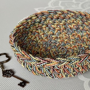 Horgolt kulcstartó kosár különleges fonalból - Kisherceg design - otthon & életmód - tárolás & rendszerezés - tárolókosár - Meska.hu