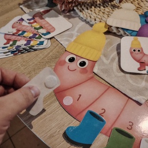 Guszti giliszta öltöztető - játék & sport - készségfejlesztő és logikai játék - memória játékok - Meska.hu