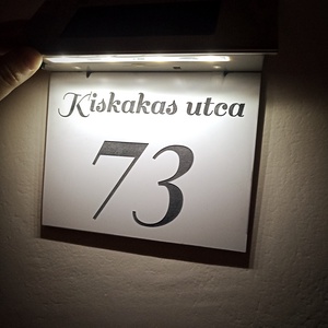Fehér világitó LED-es napelemes házszám tábla - otthon & életmód - ház & kert - házszám - Meska.hu