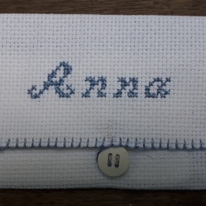 Monogramos zsebkendőtartó - Meska.hu