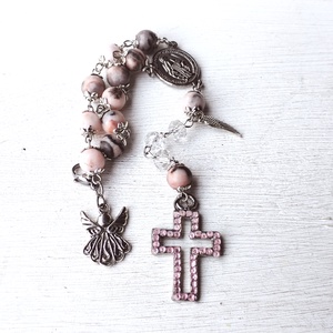 Rózsaszín, angyalos rózsafüzér keresztelőre, elsőáldozásra - ékszer - nyaklánc - gyöngyös nyaklánc - Meska.hu