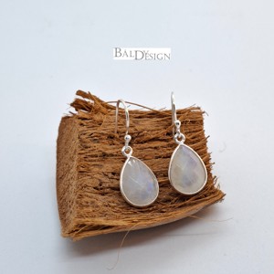 Ezüst fülbevaló holdkővel - ékszer - fülbevaló - lógó fülbevaló - Meska.hu