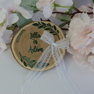 Rusztikus stílusú gyűrűtartó, fakorongon egyedi felirattal, Esküvő, Kiegészítők, Gyűrűtartó & Gyűrűpárna, , MESKA